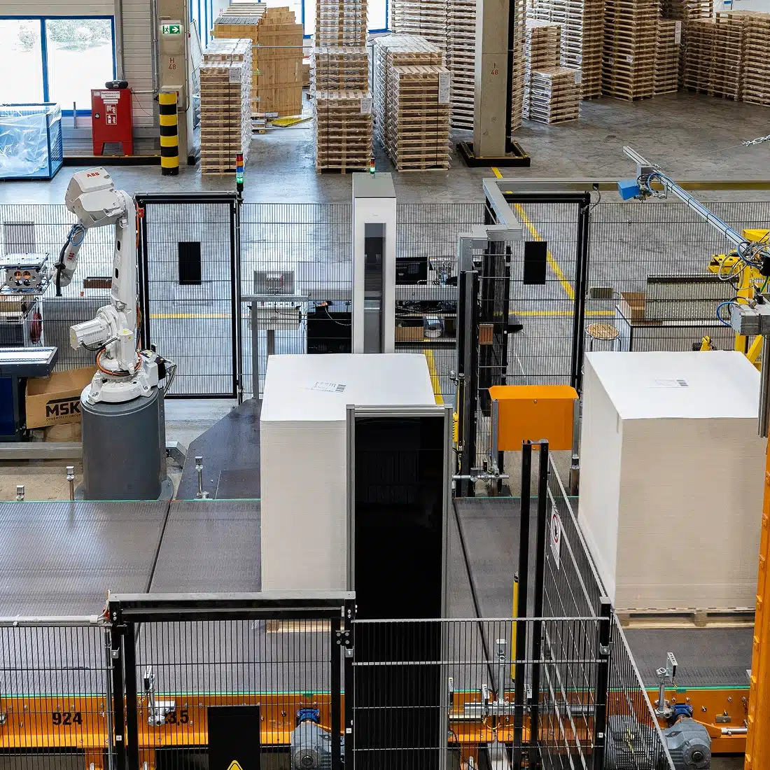 Lean manufacturing in practice: structured material flow can help teams identify unnecessary movement and process inefficiencies within packaging production.